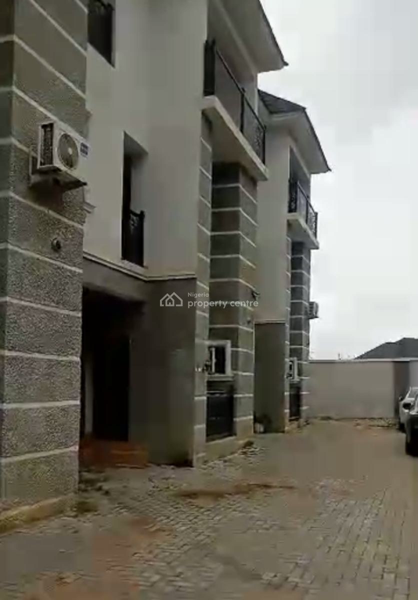 Distress 4 Bedroom Terrace Duplex Wit Boys Quarter, Jahi, Abuja, Terraced Duplex for Sale
