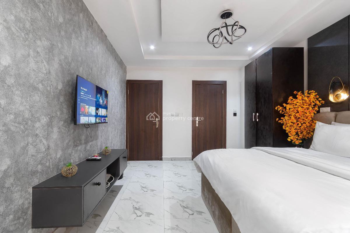 Cozy 2 Bedroom Apartment with Ps5 and Snooker Board, Circle Mall, Osapa, Lekki, Lagos, Flat / Apartment Short Let