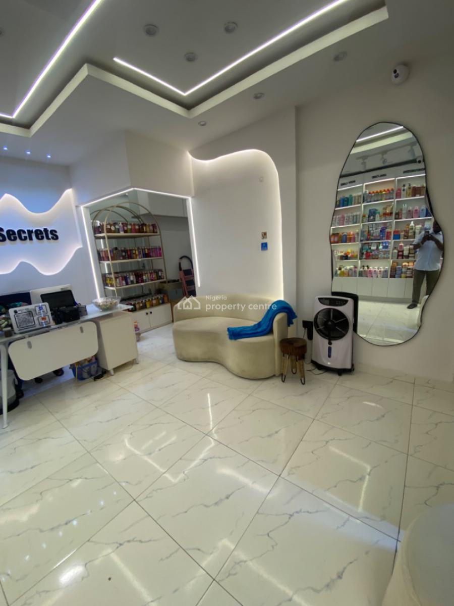 Shop Space, Upstairs, Adebayo Doherty Road, Lekki Phase 1, Lekki, Lagos, Shop for Rent