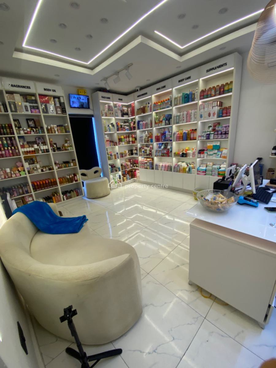 Shop Space, Upstairs, Adebayo Doherty Road, Lekki Phase 1, Lekki, Lagos, Shop for Rent