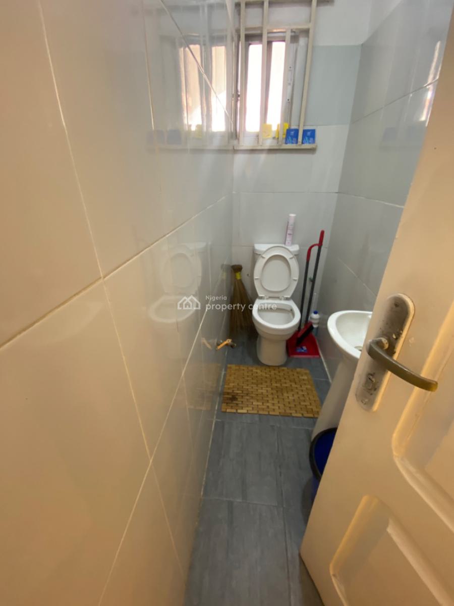 Shop Space, Upstairs, Adebayo Doherty Road, Lekki Phase 1, Lekki, Lagos, Shop for Rent