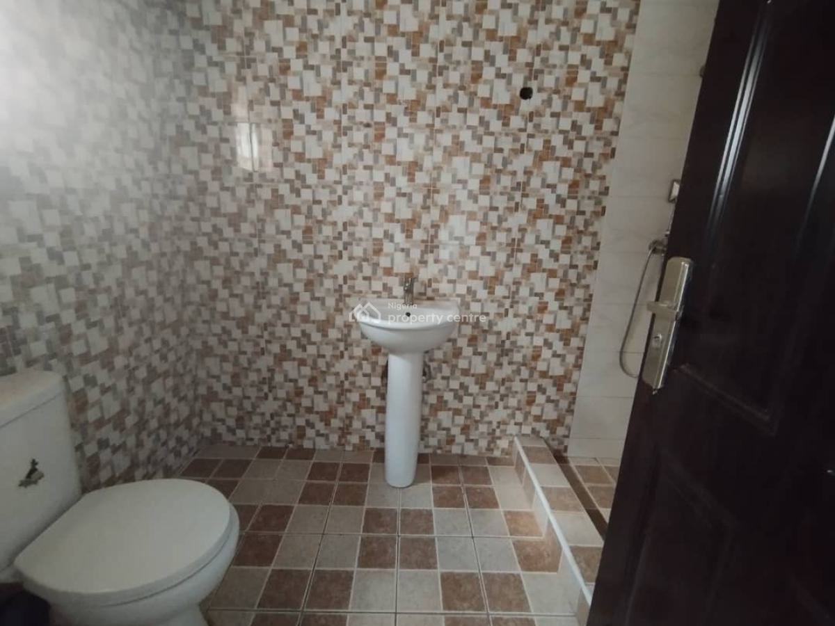 Serviced 4 Bedroom Duplex with 2 Sitting Room Comes with Generator., Jahi, Abuja, Terraced Duplex for Rent
