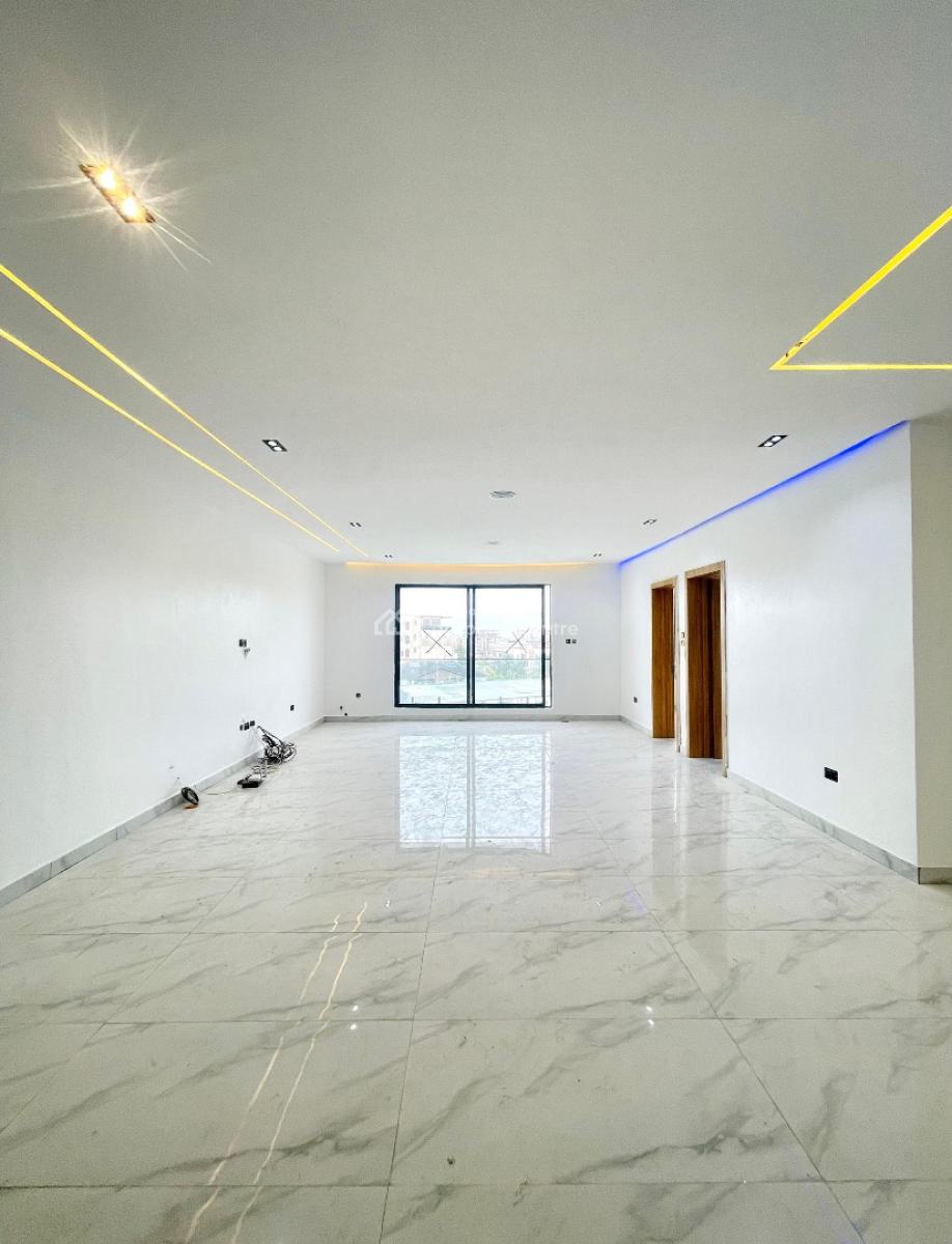 Fully Serviced  2 Bedroom Apartment with an Elevator, Lekki Phase 1, Lekki, Lagos, Flat / Apartment for Sale