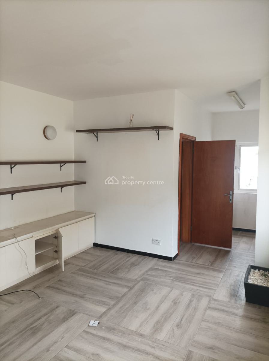 5-bedroom Split Level House with Bq Suited for Commercial Use, Lekki Phase 1, Lekki, Lagos, Commercial Property for Rent