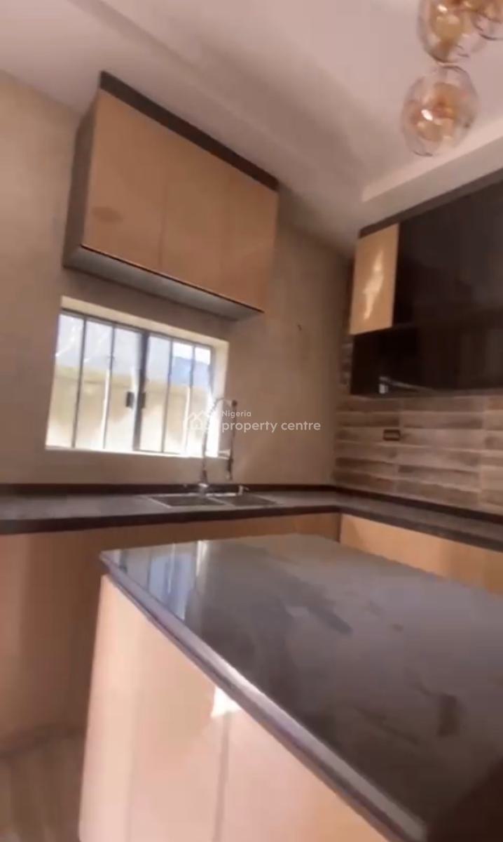 Exquisite 5 Bedroom En-suite Duplex + Bq+ Large Car Park, Lugbe District, Abuja, Detached Duplex for Sale