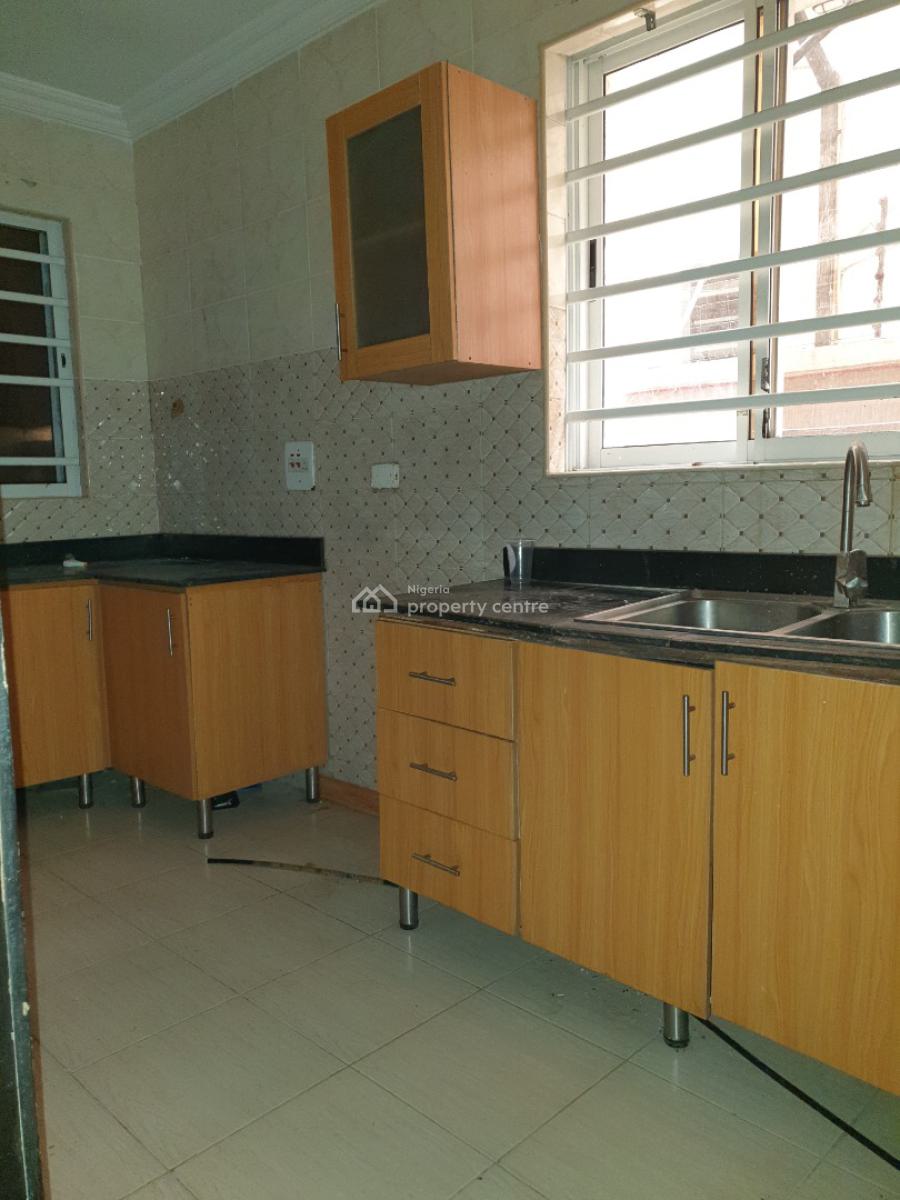Spacious 3 Bedroom, Osapa, Lekki, Lagos, Flat / Apartment for Rent