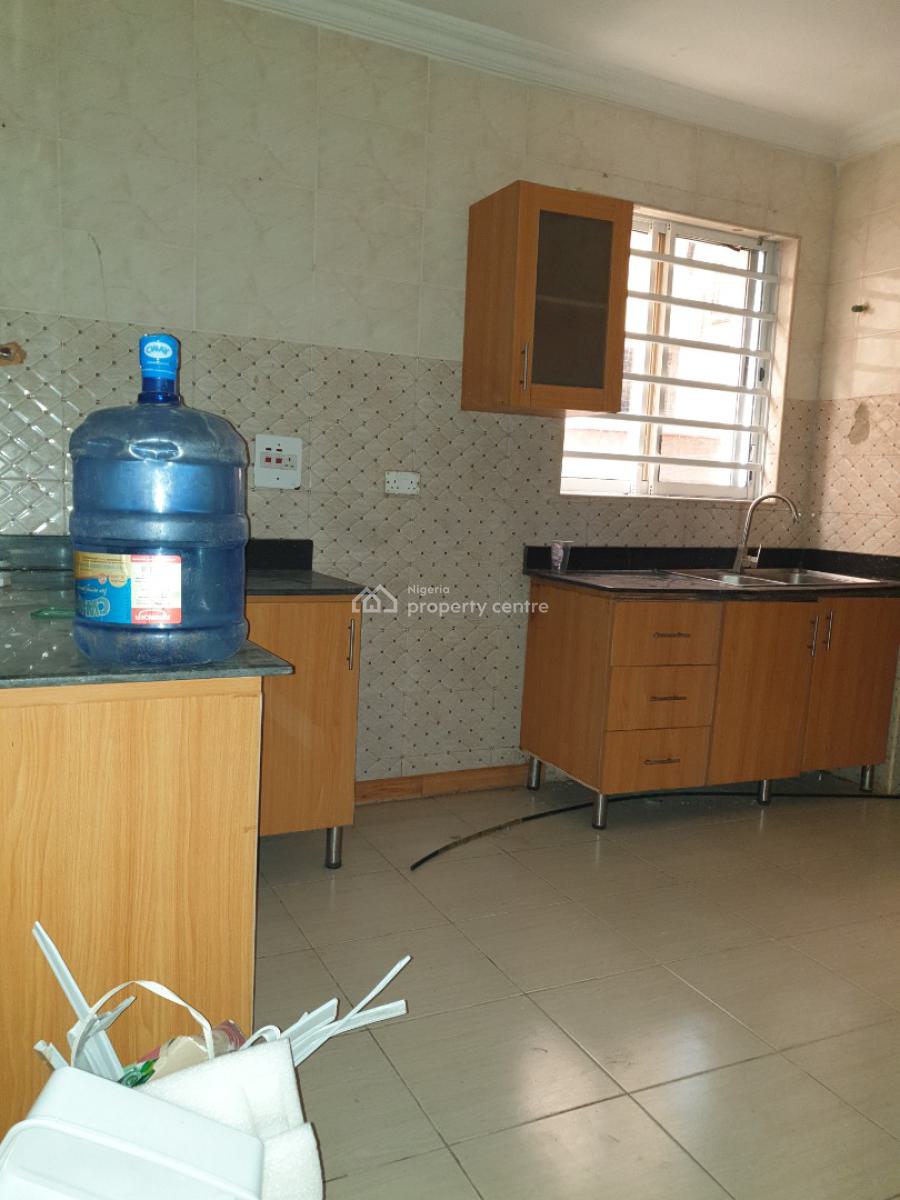 Spacious 3 Bedroom, Osapa, Lekki, Lagos, Flat / Apartment for Rent