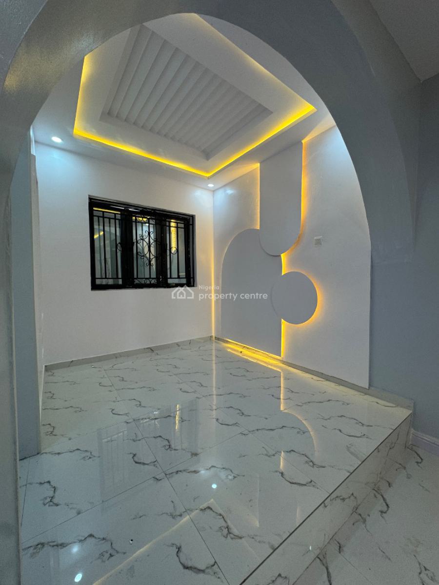 Spacious 3 Bedroom Bungalow + Room & Parlor Self Contain, Ateere Area, Ibadan, Oyo, Detached Bungalow for Sale