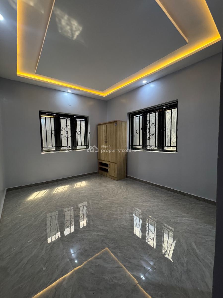 Spacious 3 Bedroom Bungalow + Room & Parlor Self Contain, Ateere Area, Ibadan, Oyo, Detached Bungalow for Sale