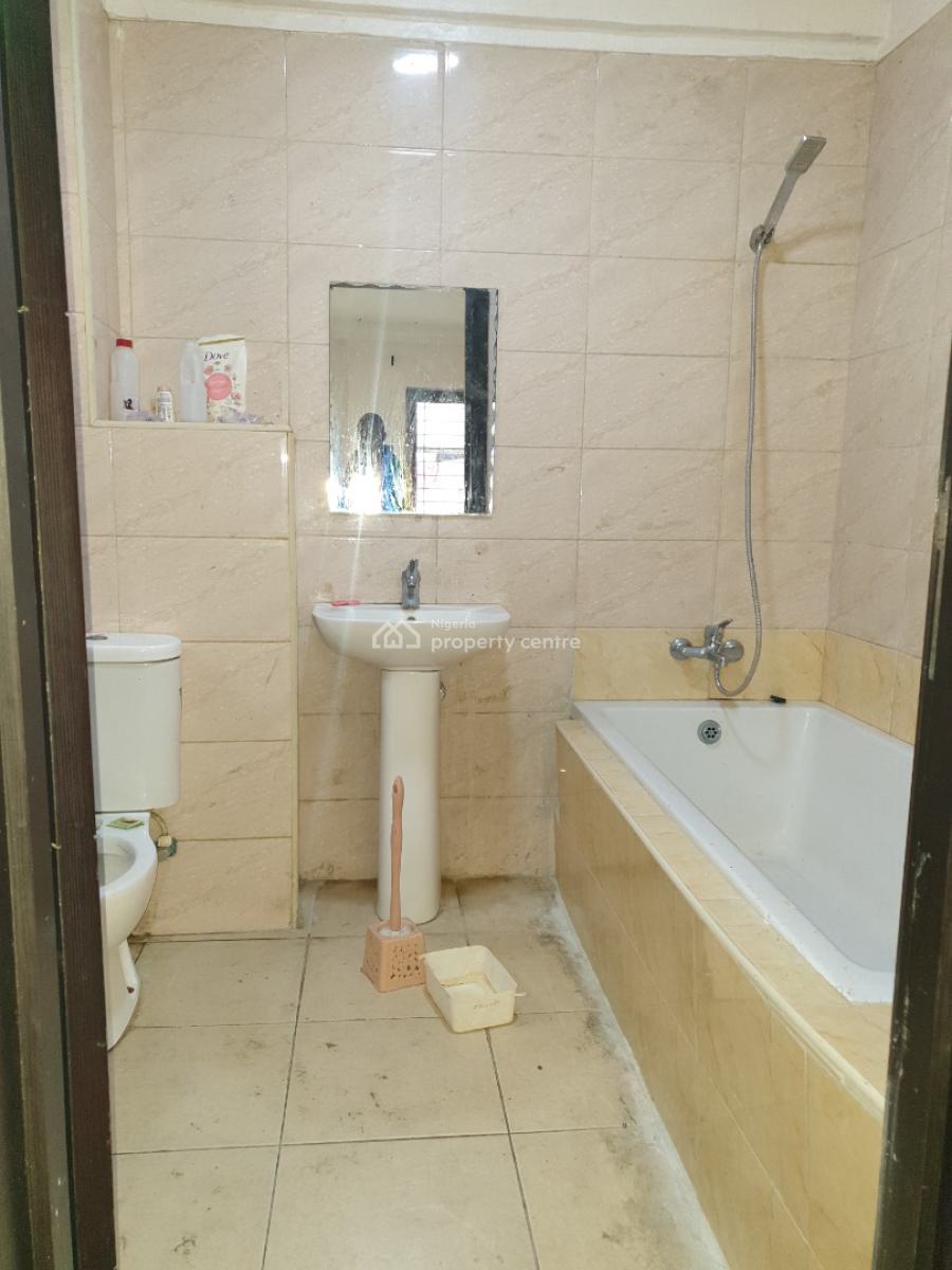 Spacious 3 Bedroom Flat, Osapa, Lekki, Lagos, Flat / Apartment for Rent