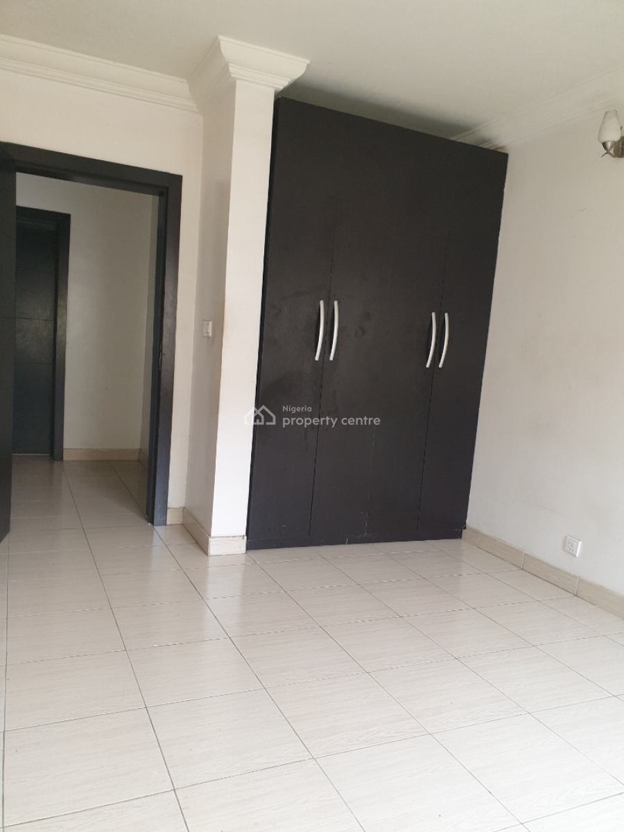 Spacious 3 Bedroom Flat, Osapa, Lekki, Lagos, Flat / Apartment for Rent