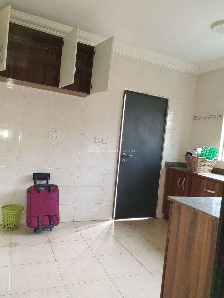 Spacious 3 Bedroom Flat, Osapa, Lekki, Lagos, Flat / Apartment for Rent