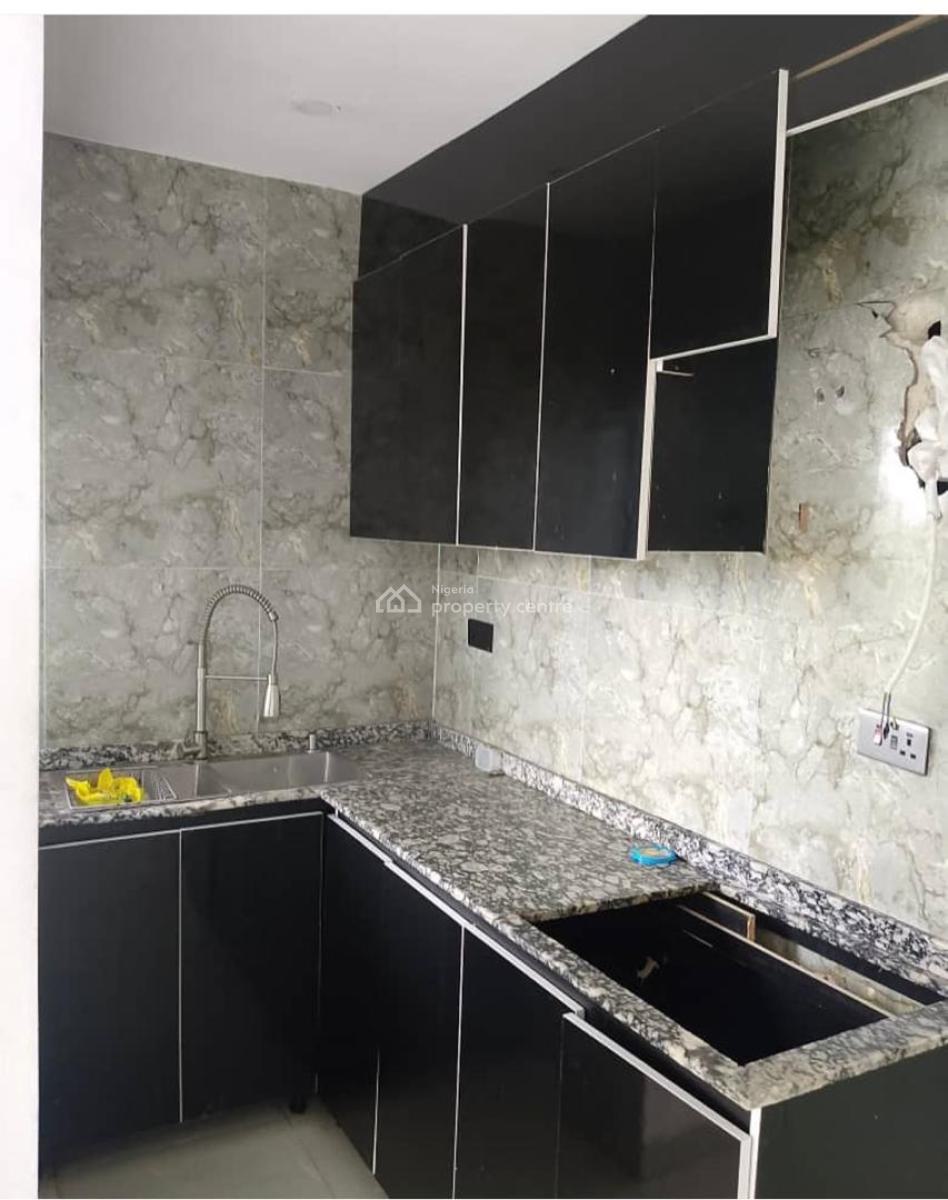Spacious 1 Bedroom Apartment with Elevator, Lekki Phase 1, Lekki, Lagos, Flat / Apartment for Rent
