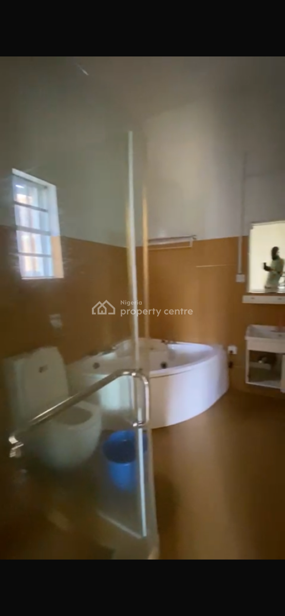 Masters Bedroom Shared, Ologolo, Lekki, Lagos, Flat / Apartment for Rent