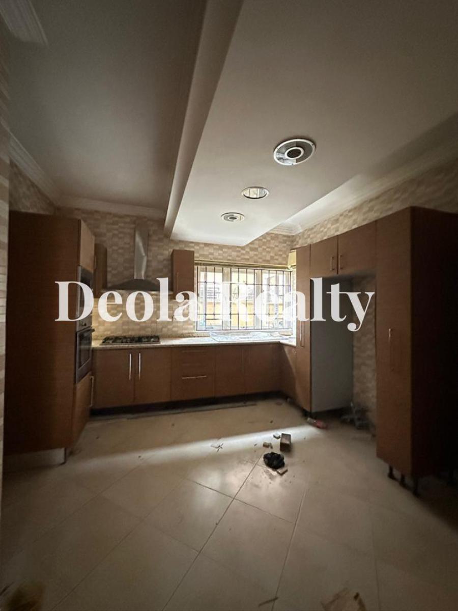 a Well Renovated 5 Bedrooms Spacious Fully Detached Duplex with Bq, By Dowel College, Lekki Phase 1, Lekki, Lagos, Detached Duplex for Rent