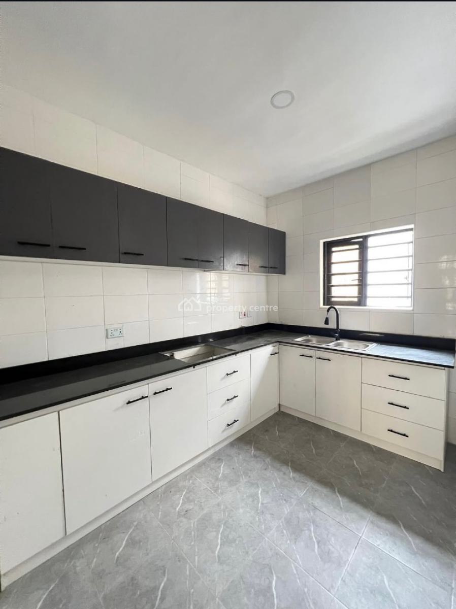 Nice and Spacious 2 Bedroom Apartment, Ologolo Agungi Lekki Lagos, Lekki, Lagos, Flat / Apartment for Sale