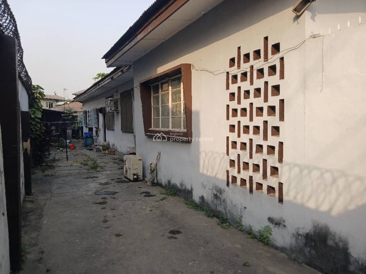 5 Bedroom Bungalow, Lawani Street, Onike, Yaba, Lagos, Detached Bungalow for Sale