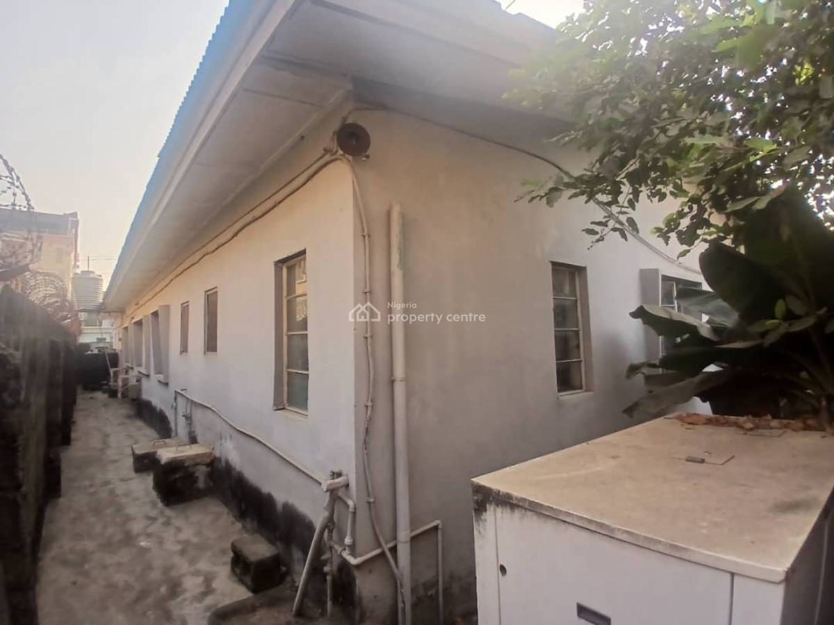 5 Bedroom Bungalow, Lawani Street, Onike, Yaba, Lagos, Detached Bungalow for Sale