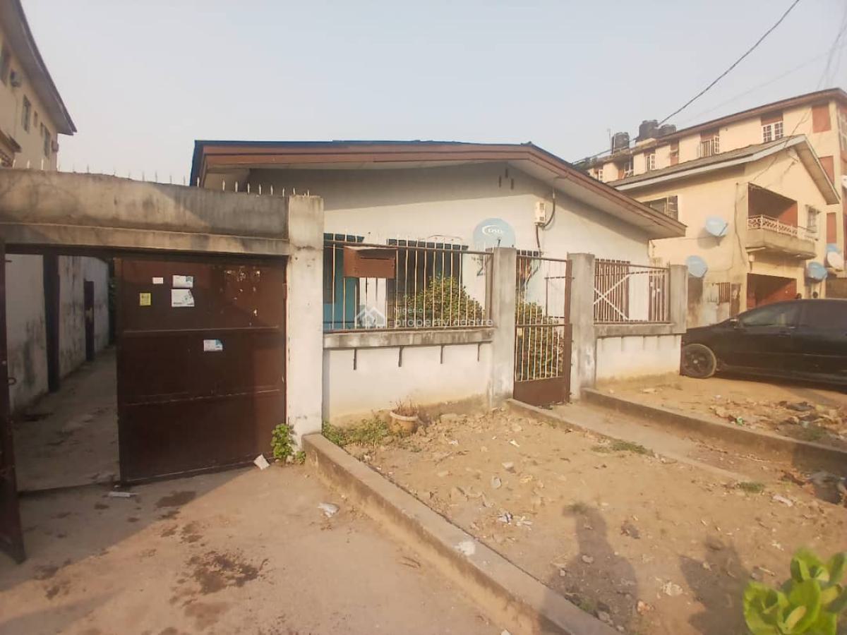 5 Bedroom Bungalow, Lawani Street, Onike, Yaba, Lagos, Detached Bungalow for Sale