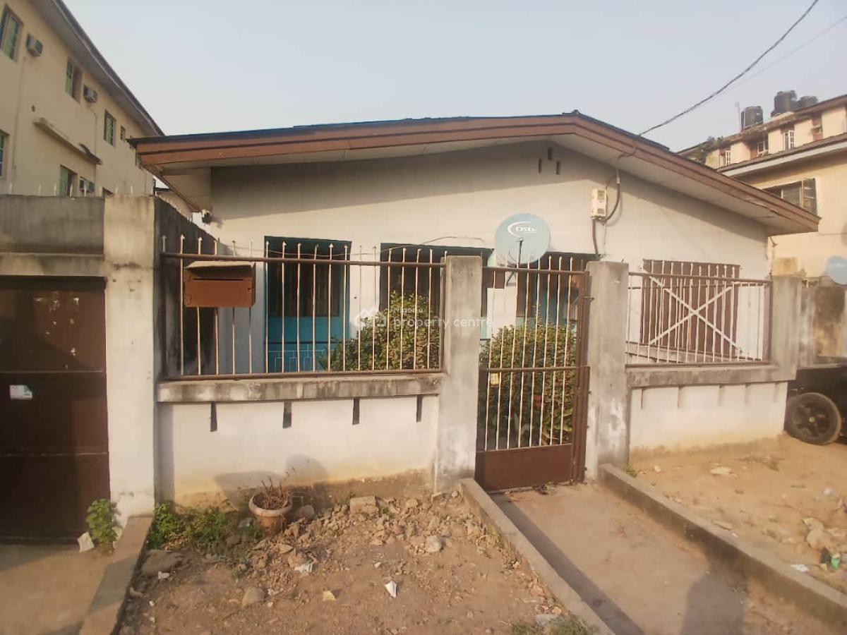 5 Bedroom Bungalow, Lawani Street, Onike, Yaba, Lagos, Detached Bungalow for Sale