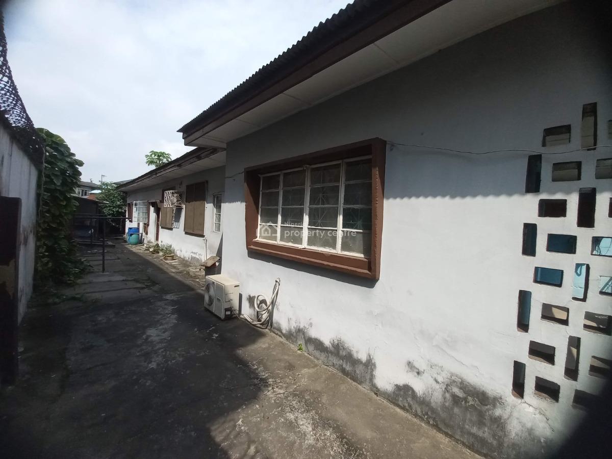 5 Bedroom Bungalow, Lawani Street, Onike, Yaba, Lagos, Detached Bungalow for Sale