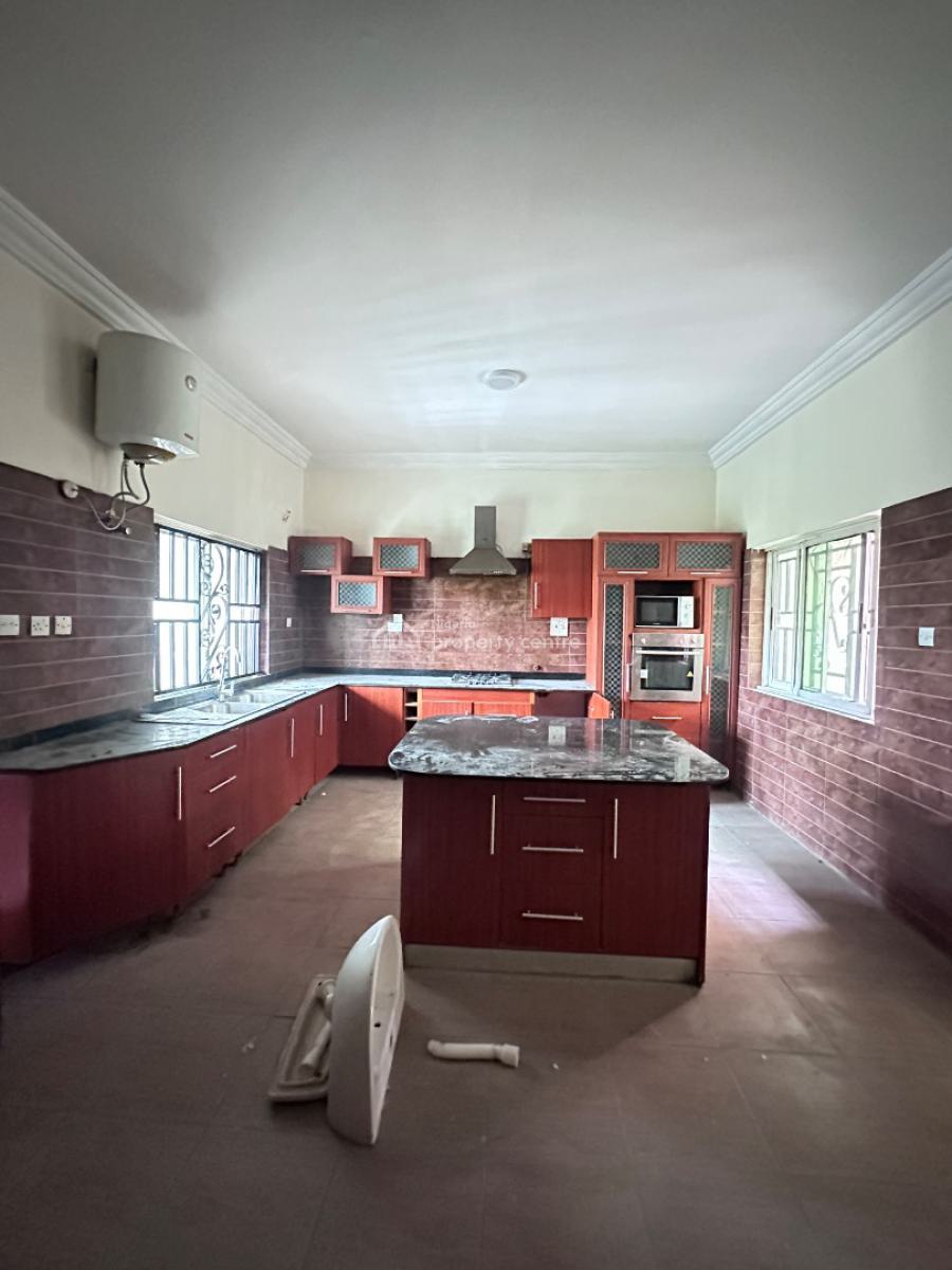 Luxury 3 Bedroom in a Serene Location, Off Admiralty, Lekki Phase 1, Lekki, Lagos, Flat / Apartment for Rent