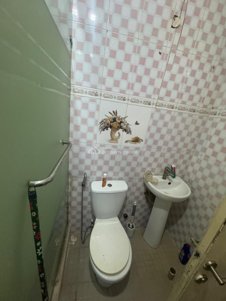 a Nice and Spacious 1 Bedroom Apartment in A1 Series, Off Admiralty Way, Lekki Phase 1, Lekki, Lagos, Flat / Apartment for Rent
