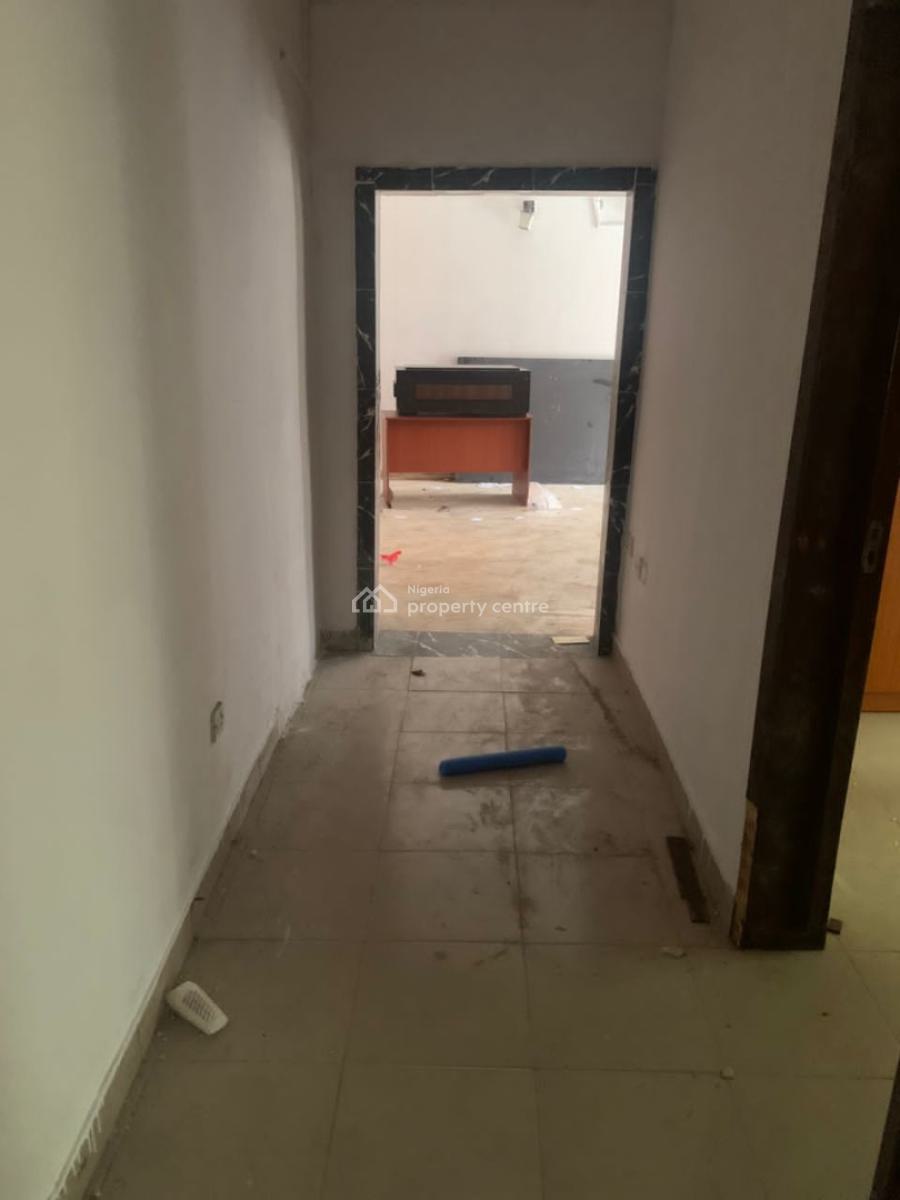 Expansive 2 Bedrooms Apartment, Orchid Road, Lekki, Lagos, Flat / Apartment for Rent