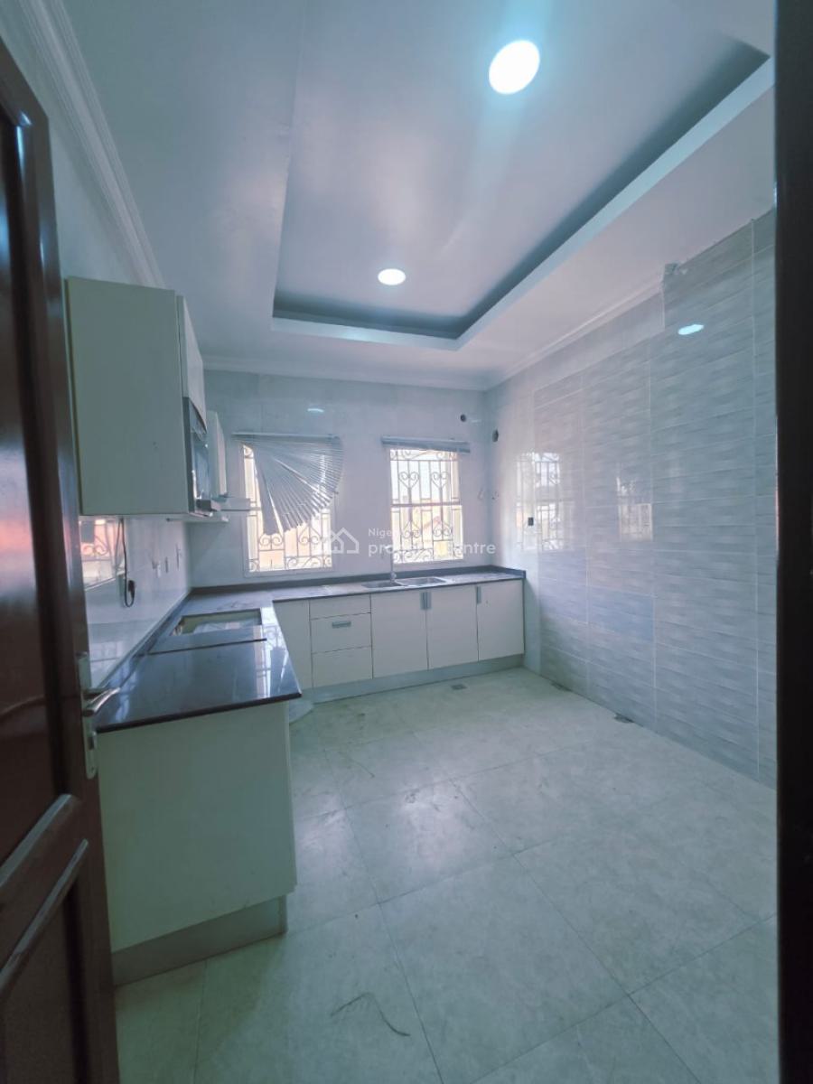 3 Bedroom Penthouse, Off Admiralty Way, Lekki Phase 1, Lekki, Lagos, Flat / Apartment for Rent