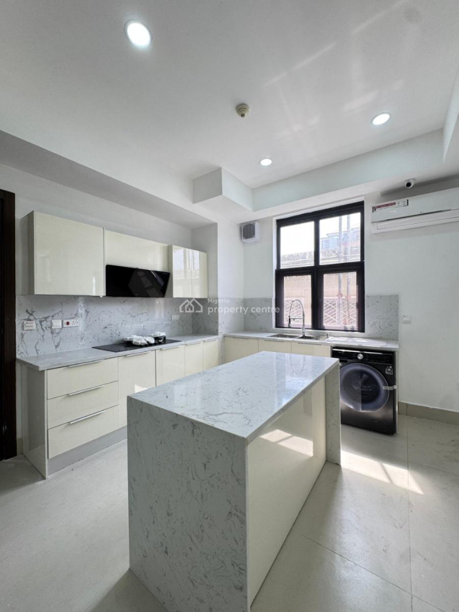 Fantastic   3  Bedroom Apartment, Lekki, Lagos, Flat / Apartment for Sale