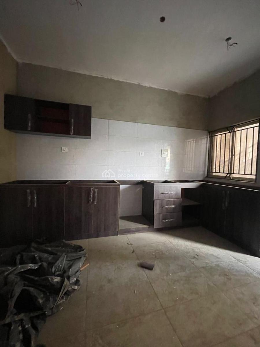 Spacious 3 Bedroom Apartment, Costain, Yaba, Lagos, Flat / Apartment for Rent