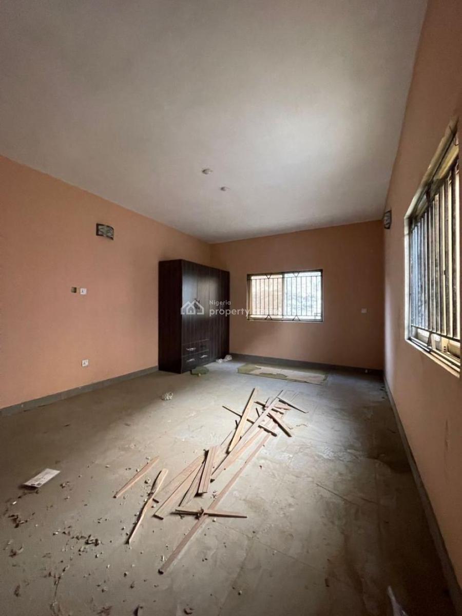 Spacious 3 Bedroom Apartment, Costain, Yaba, Lagos, Flat / Apartment for Rent