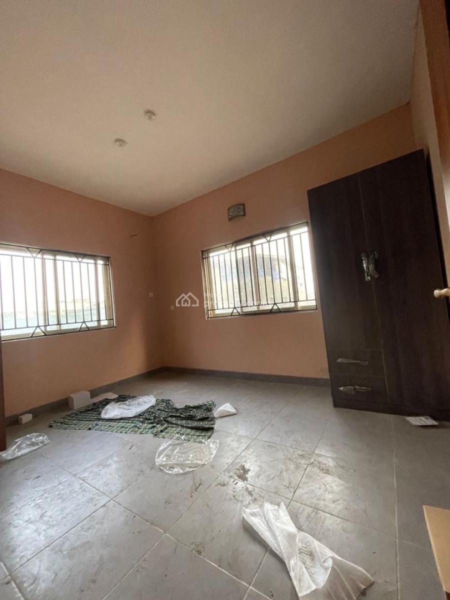 Spacious 3 Bedroom Apartment, Costain, Yaba, Lagos, Flat / Apartment for Rent
