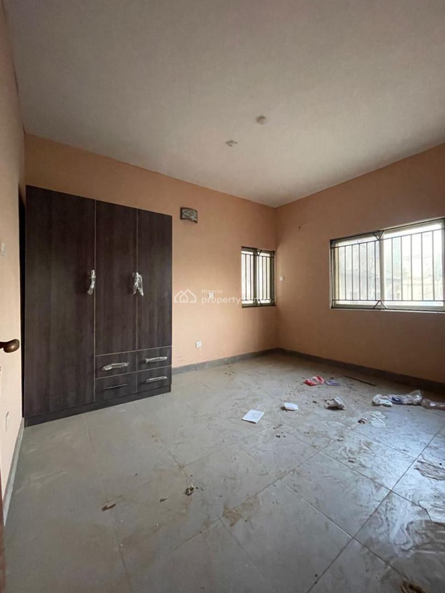 Spacious 3 Bedroom Apartment, Costain, Yaba, Lagos, Flat / Apartment for Rent