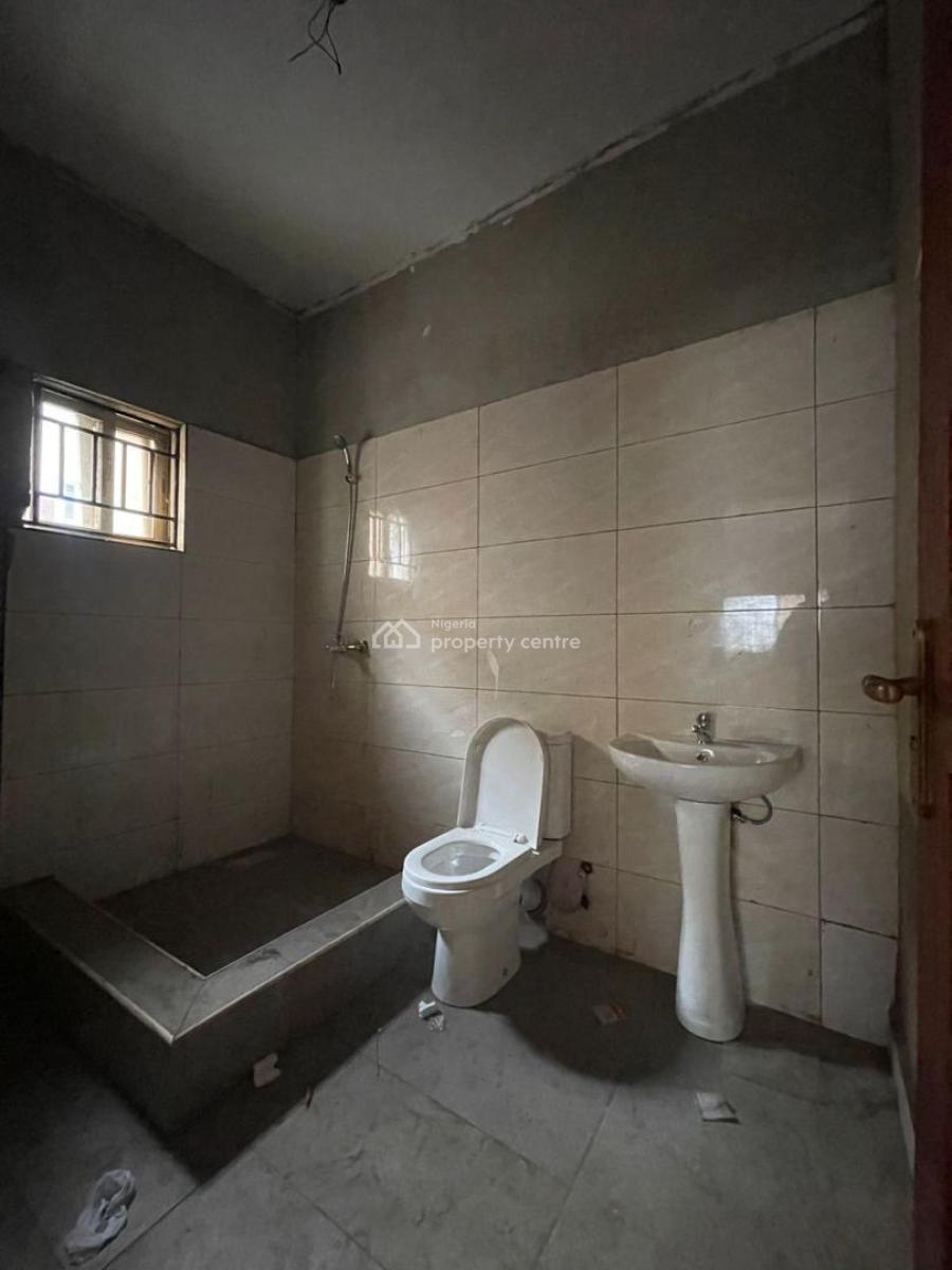 Spacious 3 Bedroom Apartment, Costain, Yaba, Lagos, Flat / Apartment for Rent