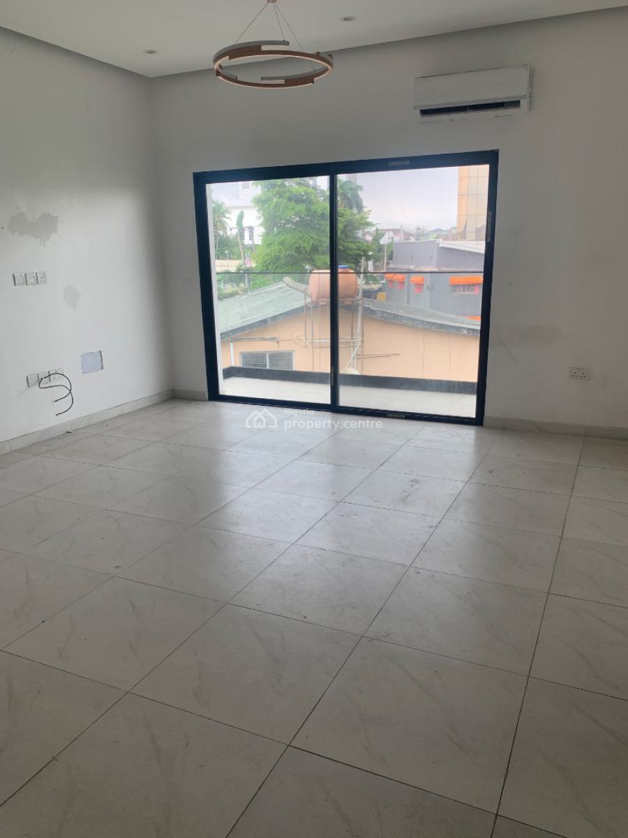 Spacious and Well Maintained 1 Bedroom Apartment ., Adeniyi Jones, Ikeja, Lagos, Mini Flat (room and Parlour) for Sale