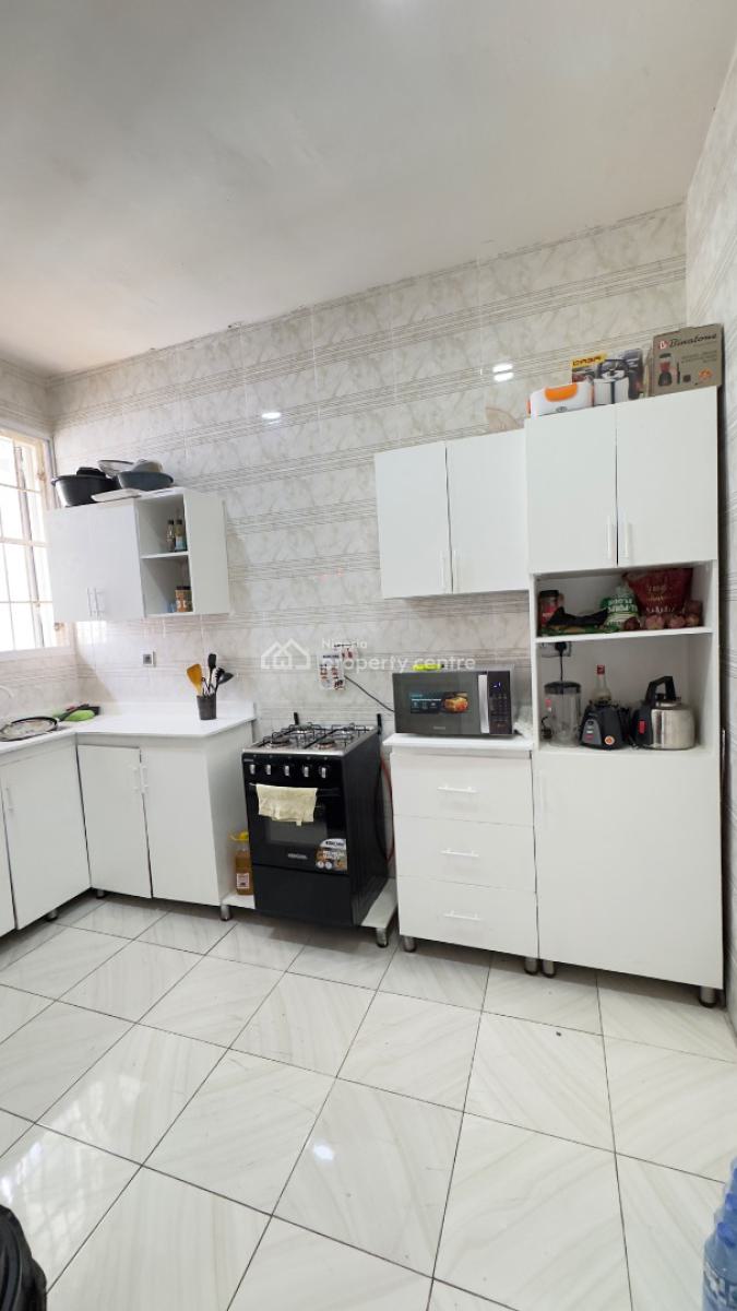 Xtra-spacious 3 Bedroom Flat, Off 3rd Ave Gwarinpa, Gwarinpa, Abuja, Flat / Apartment for Rent