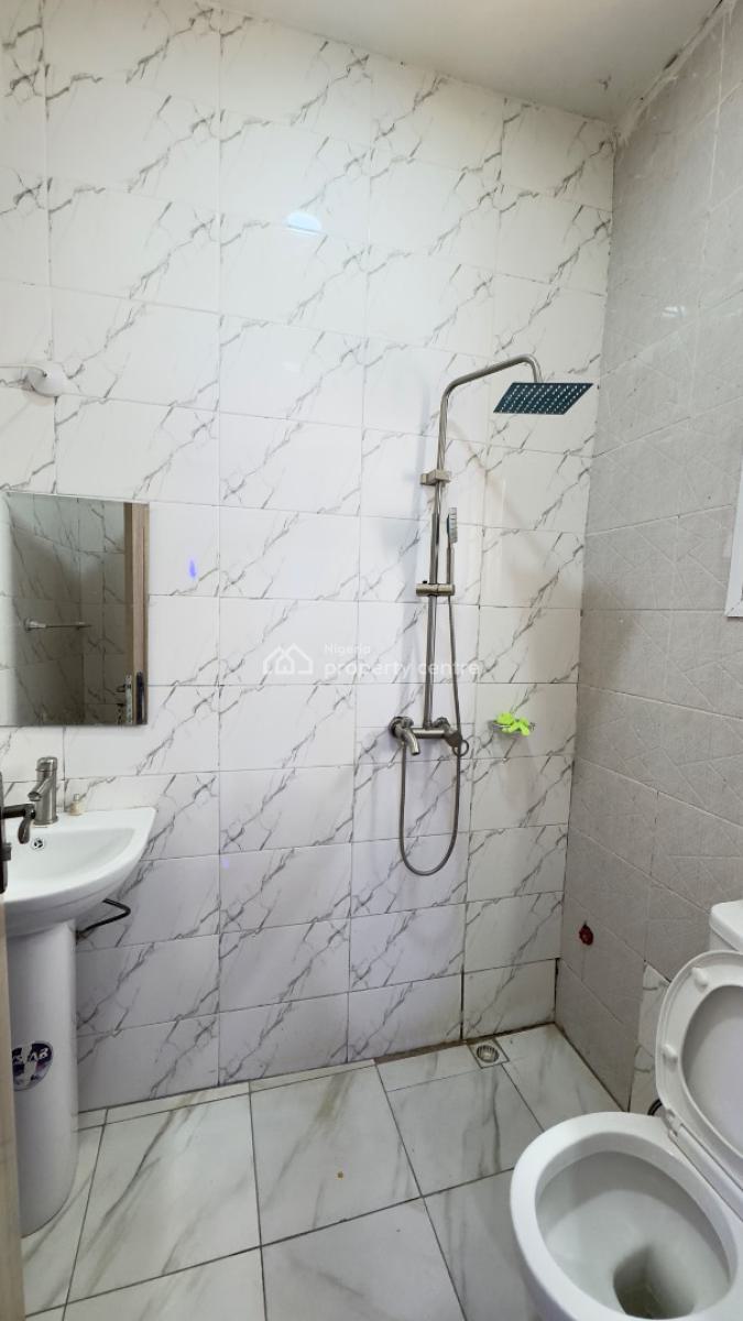 Xtra-spacious 3 Bedroom Flat, Off 3rd Ave Gwarinpa, Gwarinpa, Abuja, Flat / Apartment for Rent