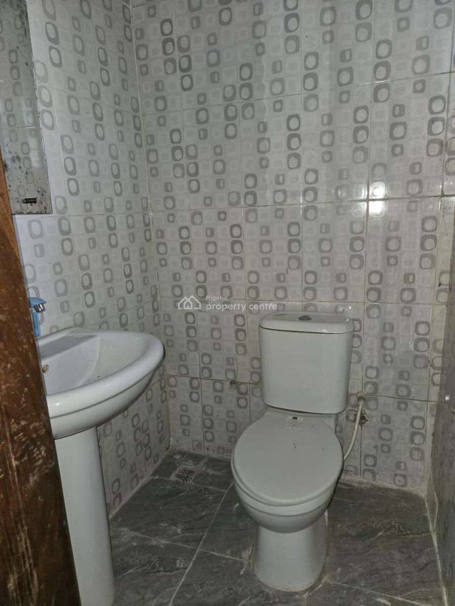 Sharp and Spacious Three Bedrooms Apartment in a Good Area, Badore, Ajah, Lagos, Flat / Apartment for Rent