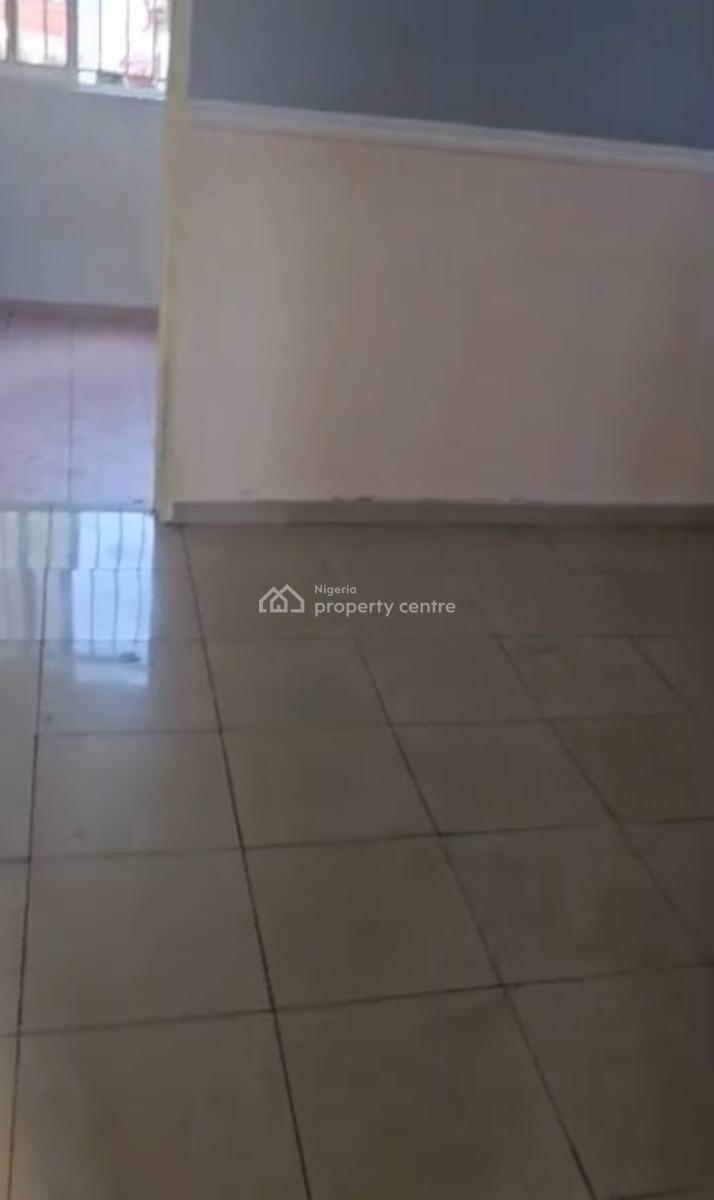 2 Bedrooom Flat , Ground Floor, Tarred Rd, C of O Handy, Wuse, Abuja, Block of Flats for Sale