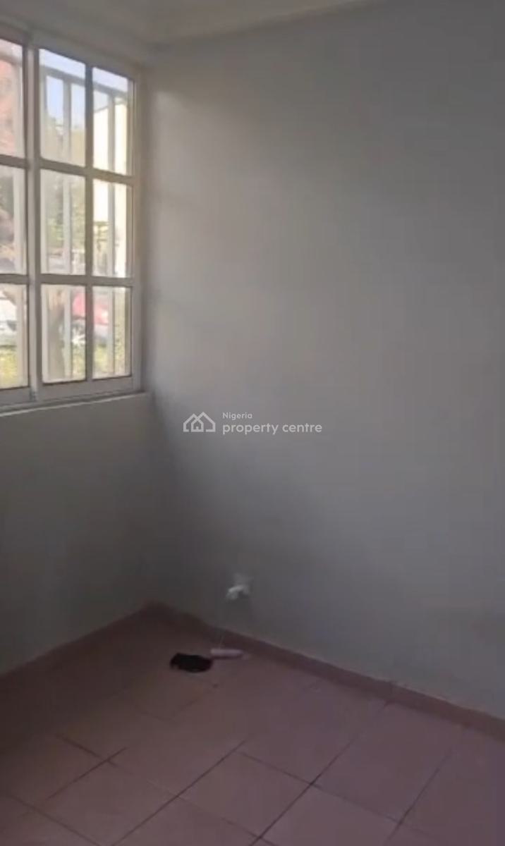 2 Bedrooom Flat , Ground Floor, Tarred Rd, C of O Handy, Wuse, Abuja, Block of Flats for Sale