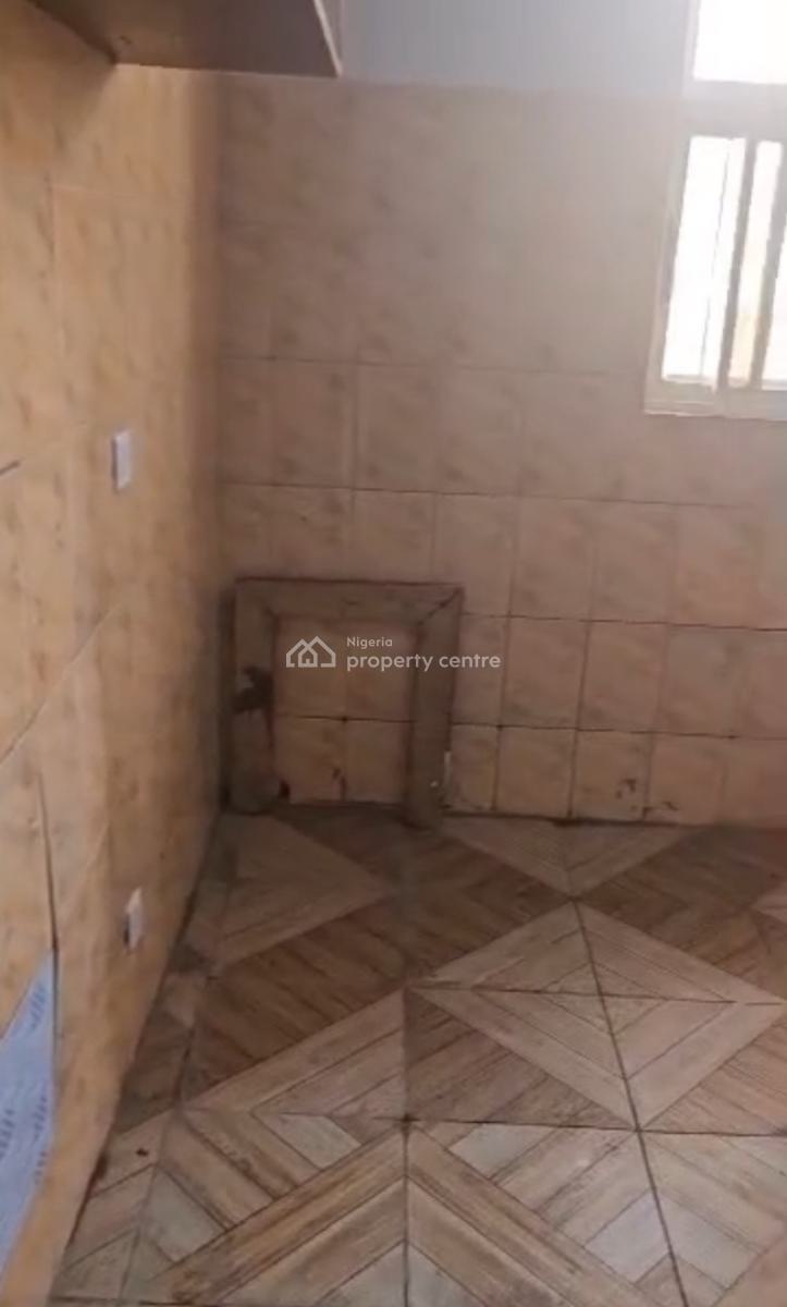2 Bedrooom Flat , Ground Floor, Tarred Rd, C of O Handy, Wuse, Abuja, Block of Flats for Sale
