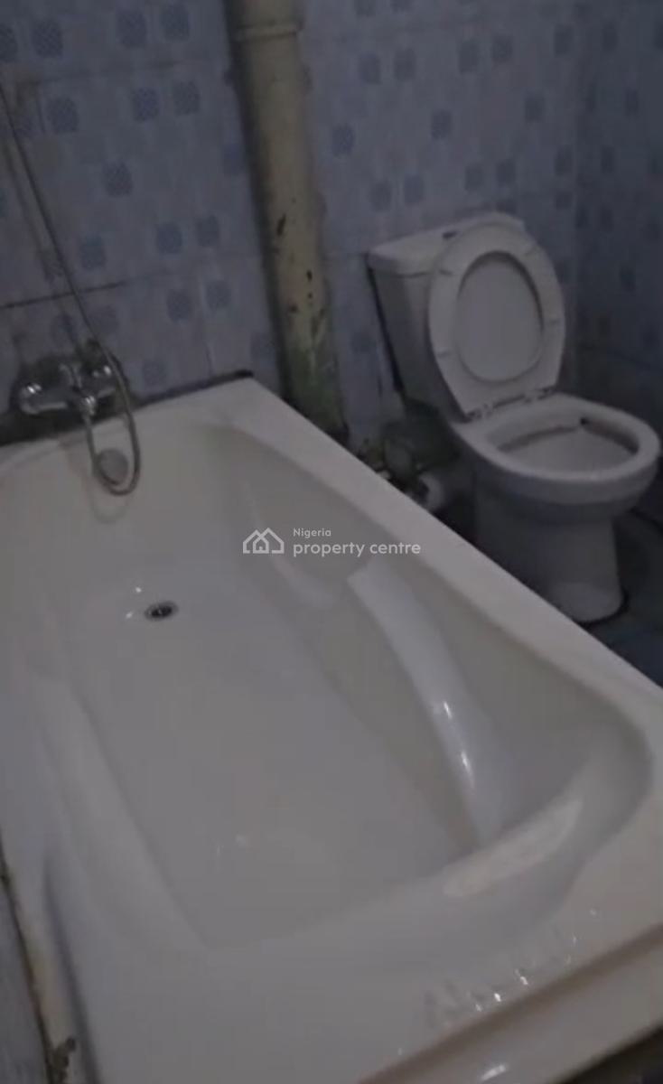 2 Bedrooom Flat , Ground Floor, Tarred Rd, C of O Handy, Wuse, Abuja, Block of Flats for Sale