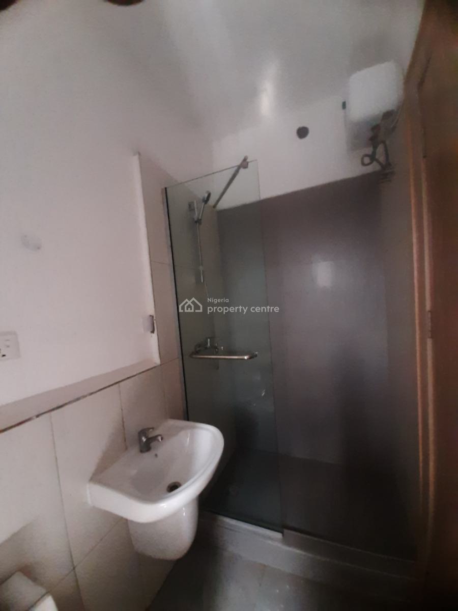 Newly Built and Serviced with 24/7 Power Supply 2 Bedroom En-suite Fla, Lekki Phase 1, Lekki, Lagos, Flat / Apartment for Rent
