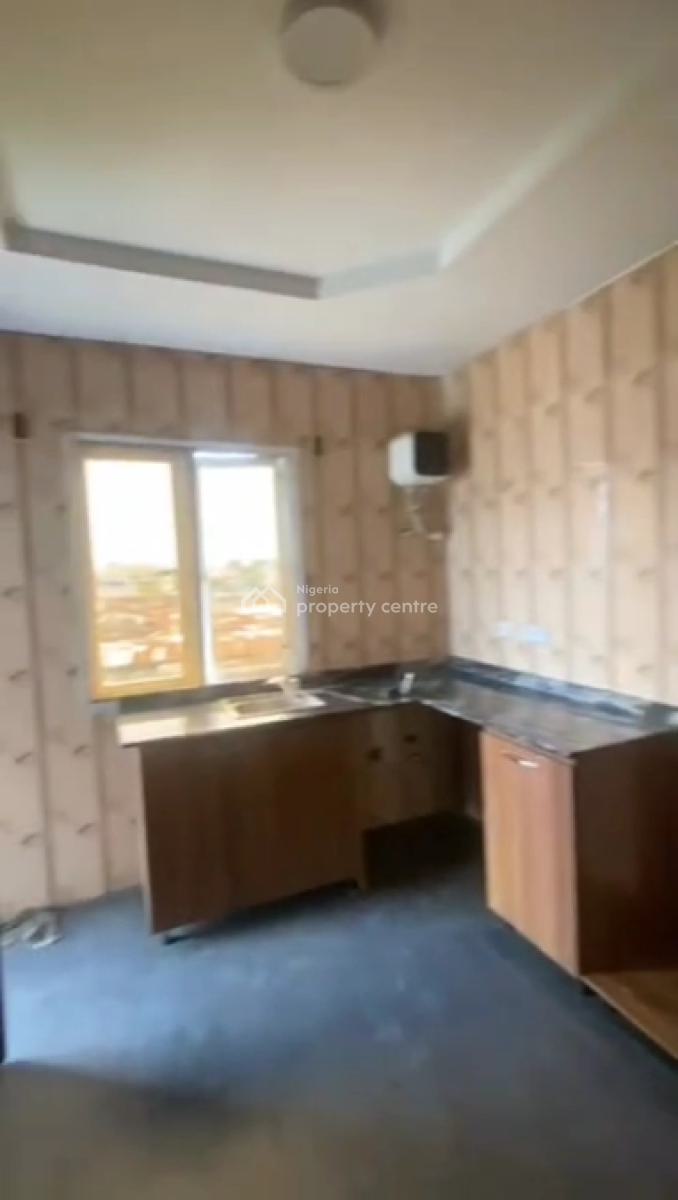 Executive, Very Decent, Standard and Spacious 3-bedroom Up-flat, Onike, Iwaya, Yaba, Lagos, Flat / Apartment for Rent