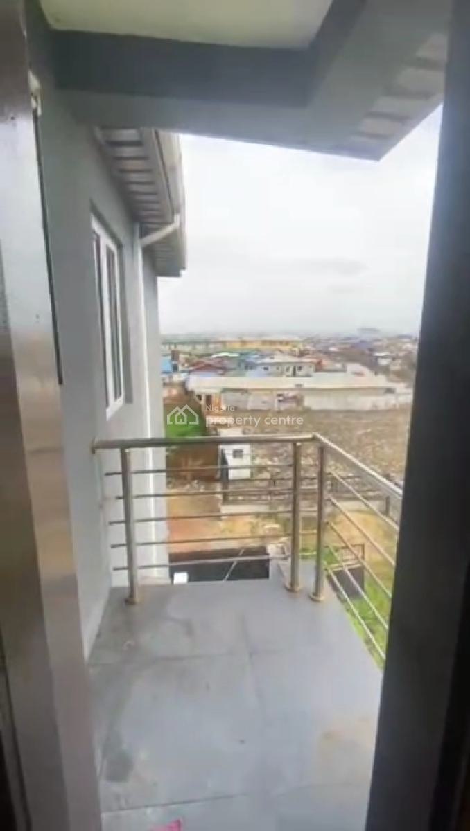 Executive, Very Decent, Standard and Spacious 3-bedroom Up-flat, Onike, Iwaya, Yaba, Lagos, Flat / Apartment for Rent