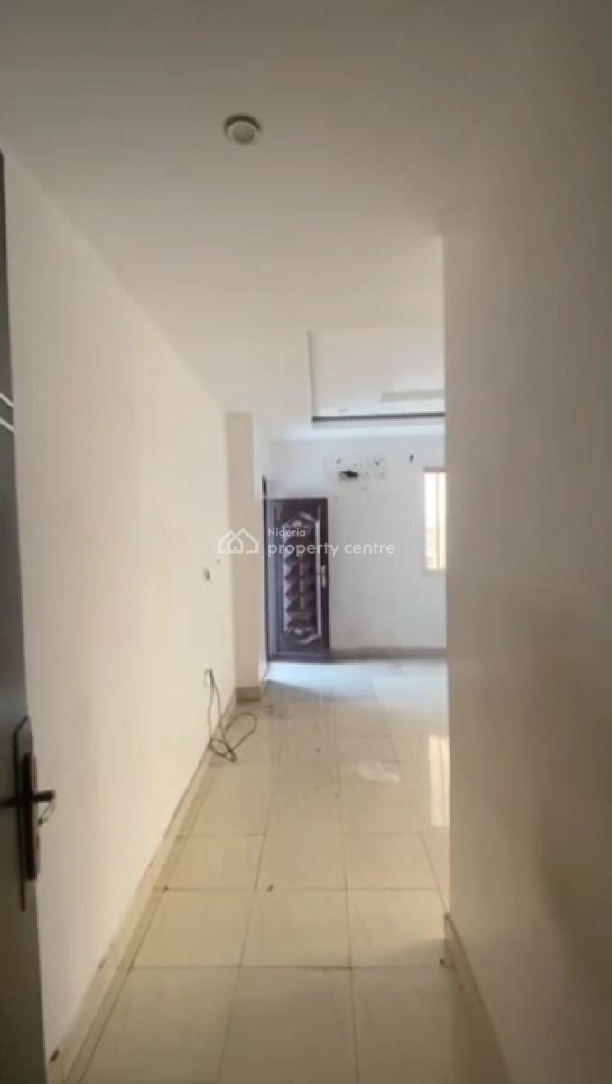 Executive, Very Decent, Standard and Spacious 3-bedroom Up-flat, Onike, Iwaya, Yaba, Lagos, Flat / Apartment for Rent
