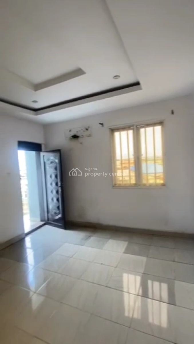 Executive, Very Decent, Standard and Spacious 3-bedroom Up-flat, Onike, Iwaya, Yaba, Lagos, Flat / Apartment for Rent