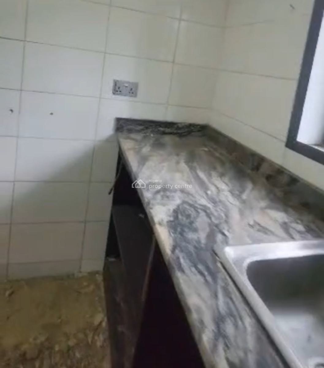 Spacious Luxury 3 Bedroom Flat , Tarred Rd, By Arab, Utako, Abuja, Flat / Apartment for Rent