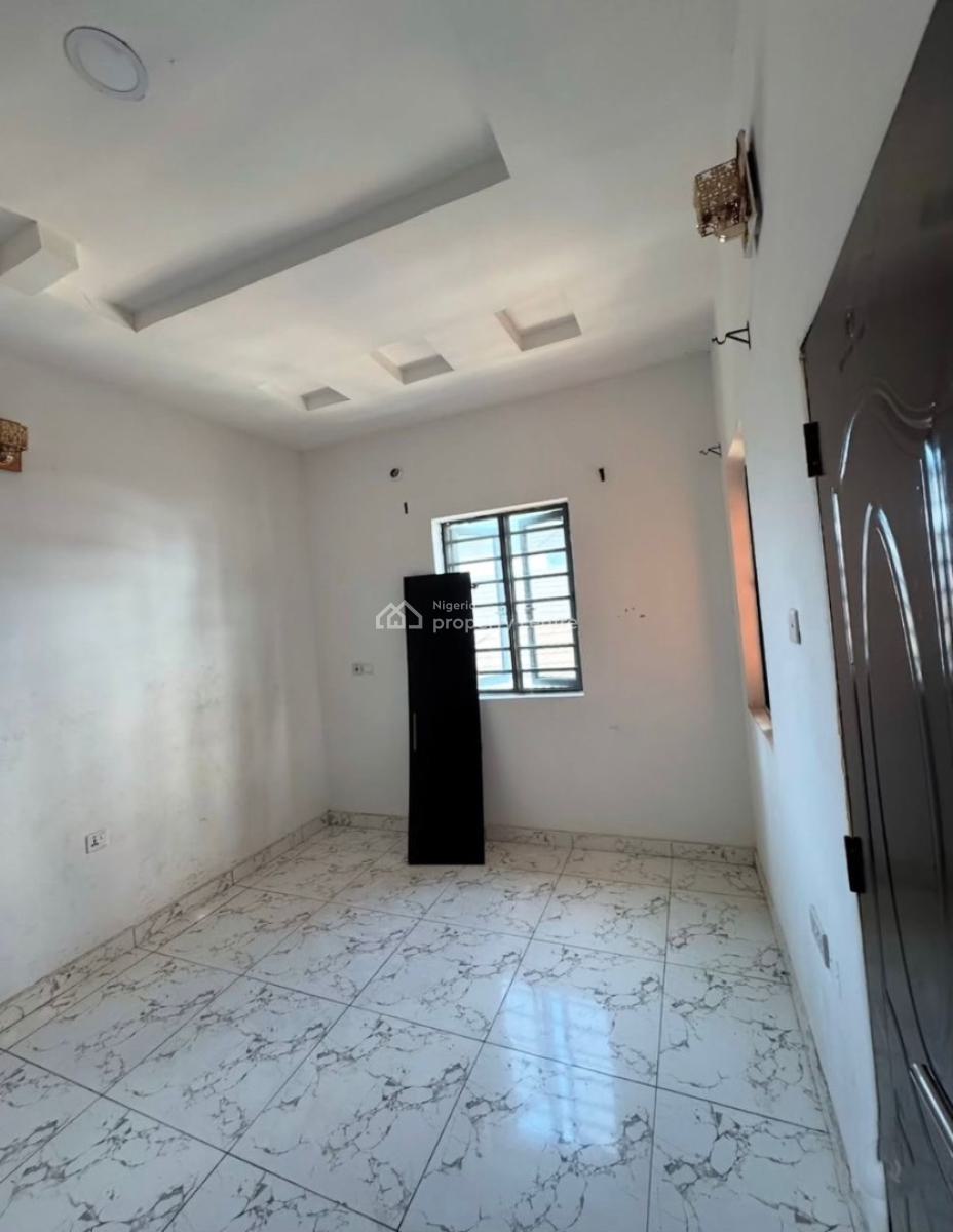 Well Maintained 2-bedroom Apartment (up), Ikate, Ikate, Lekki, Lagos, Flat / Apartment for Rent
